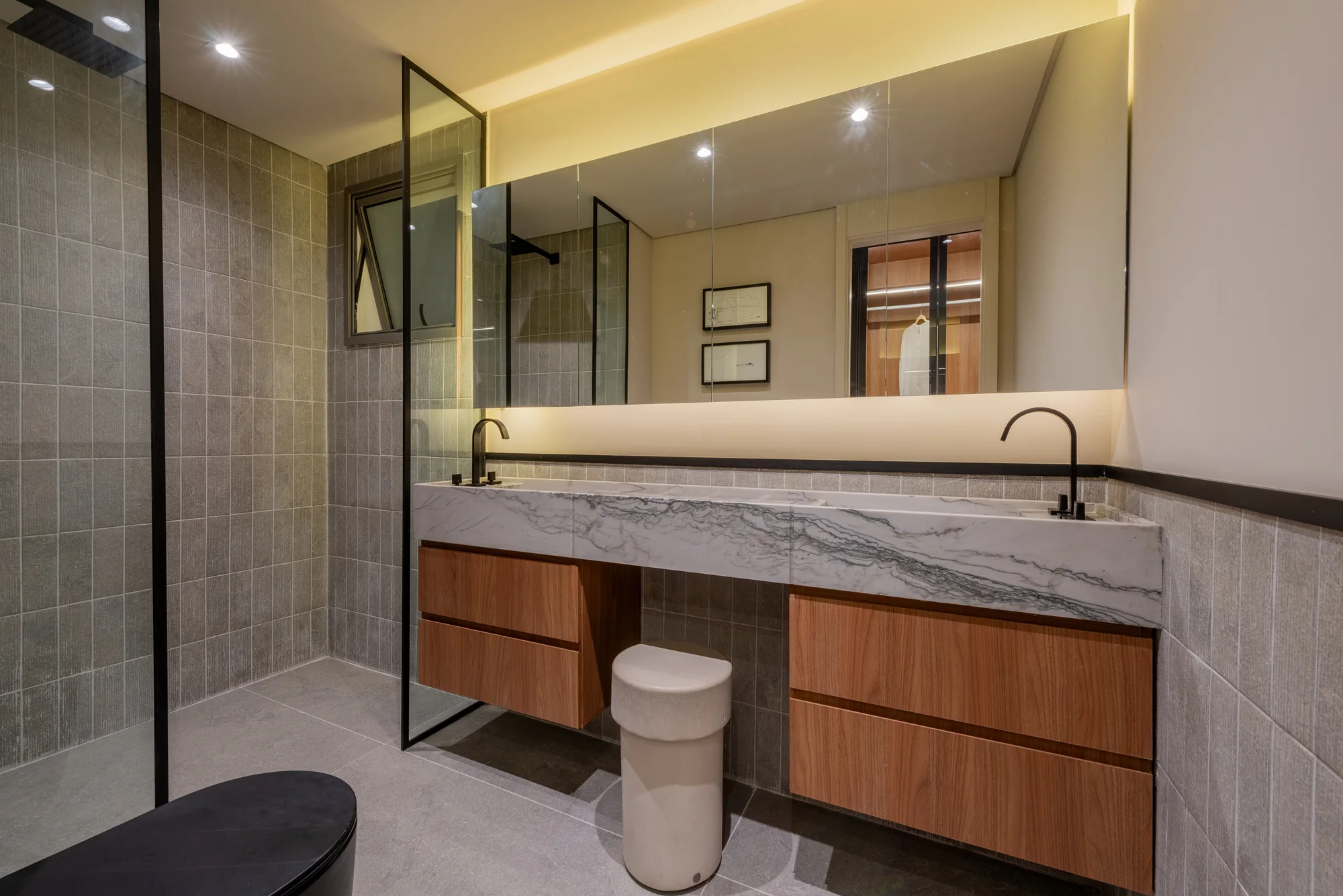 Banheiro da suíte principal - 140m² (Foto do decorado)